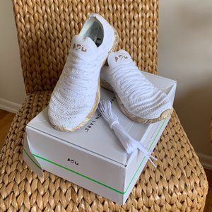 Women's APL Techloom Wave Sneakers - White/Almond/Marble - Size 8